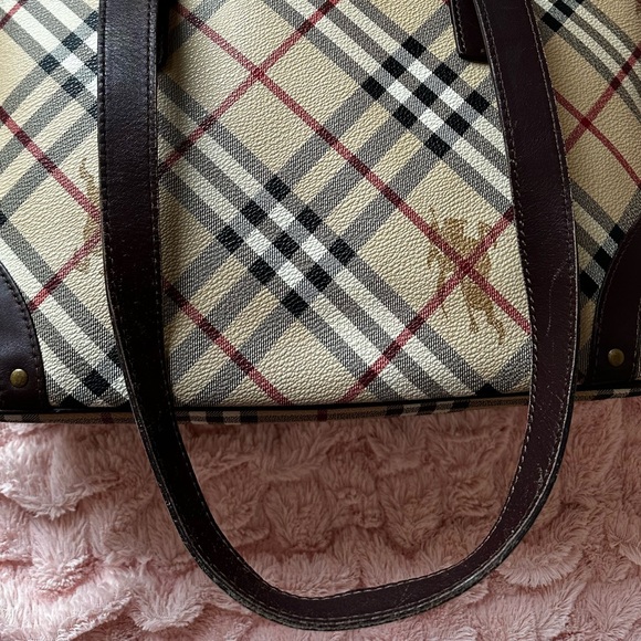 Burberry tote w zipper - Picture 7 of 8